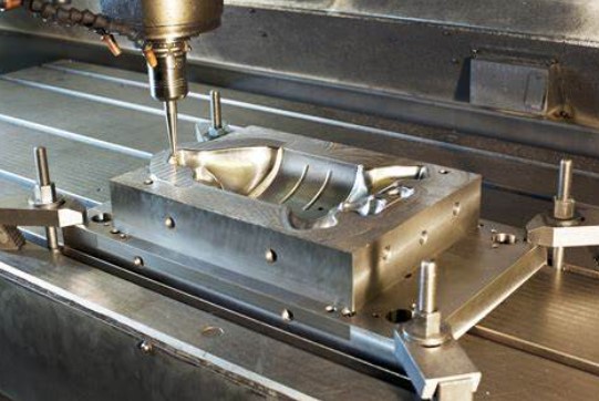 Welche Materialien werden im Injektionsformwerk verwendet?